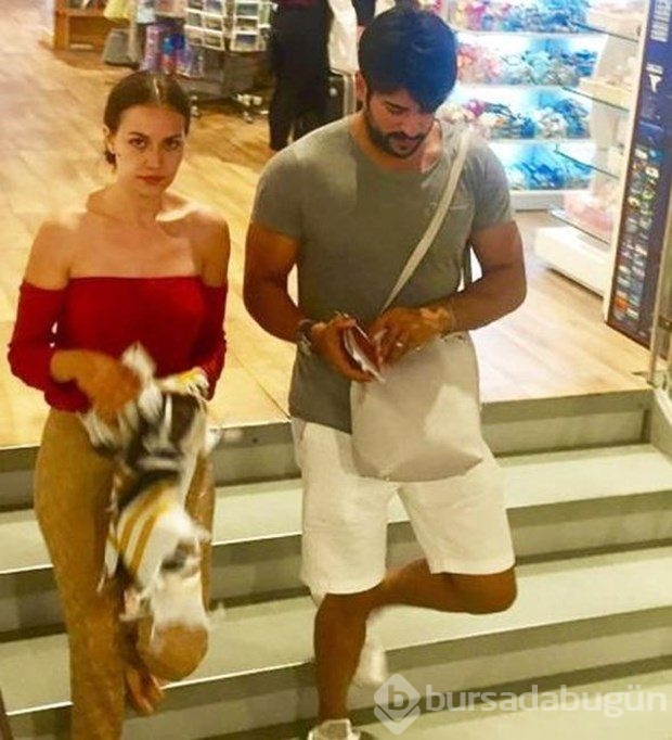 Burak Özçivit ve Fahriye Evcen hamburger sırasında