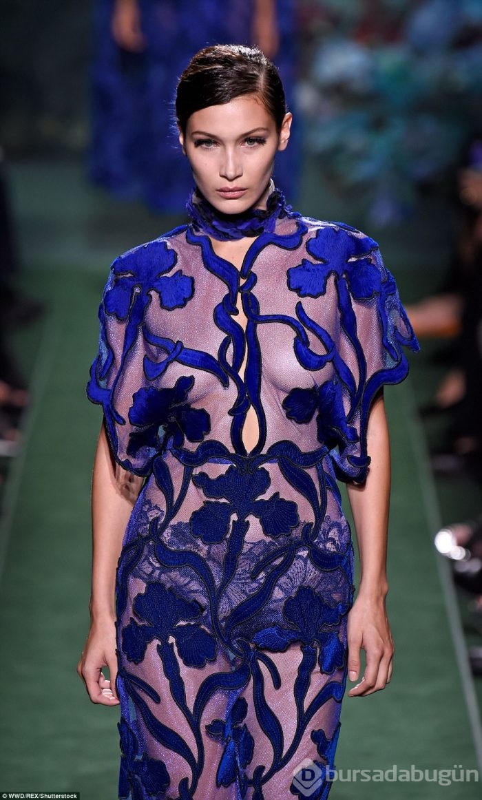 Kendall Jenner & Bella Hadid 'Fendi' defilesinde