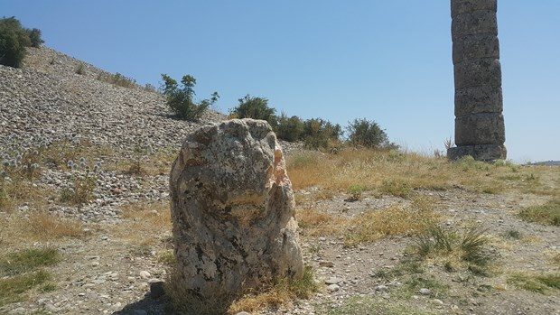 2 bin yıllık heykeli kırdılar