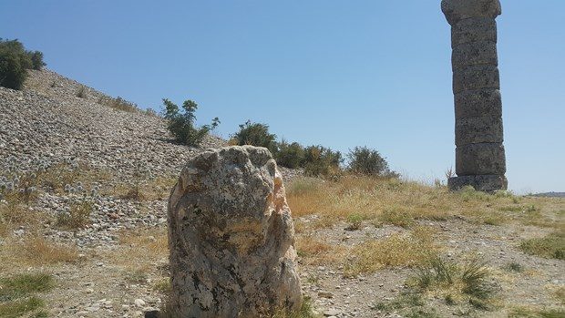 2 bin yıllık heykeli kırdılar