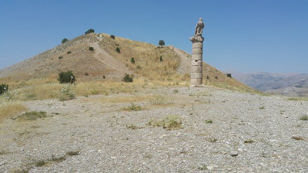 2 bin yıllık heykeli kırdılar