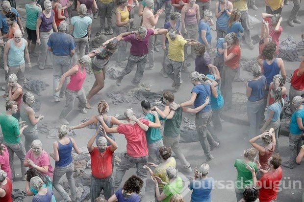 G20 zirvesine zombili protesto