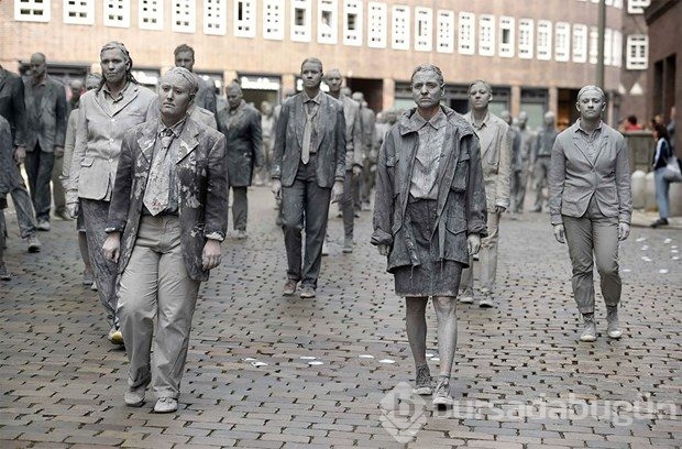 G20 zirvesine zombili protesto