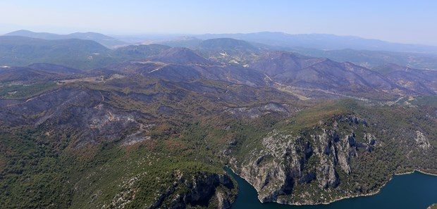İzmir'de yangından geriye kalanlar