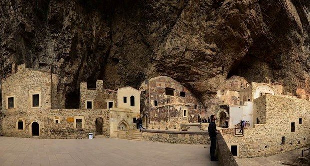 Sümela Manastırı girişindeki 60 tonluk kaya düşürülecek