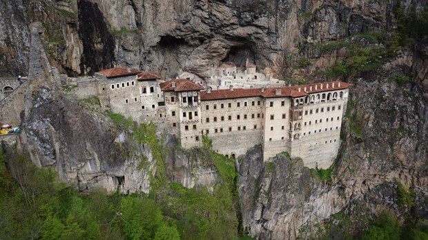 Sümela Manastırı girişindeki 60 tonluk kaya düşürülecek