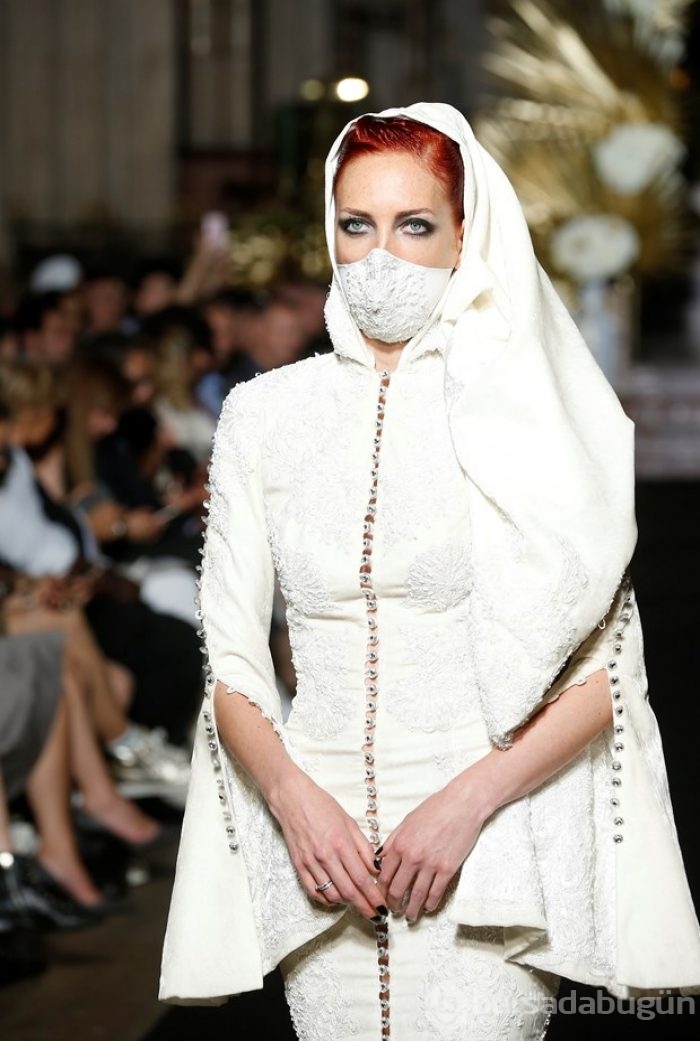 Paris Haute Couture Moda Haftası'nda 'maskeli balo'