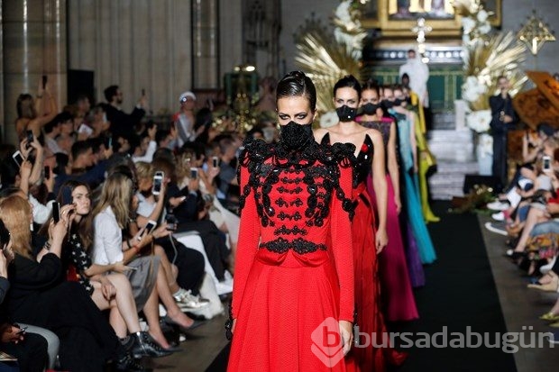 Paris Haute Couture Moda Haftası'nda 'maskeli balo'