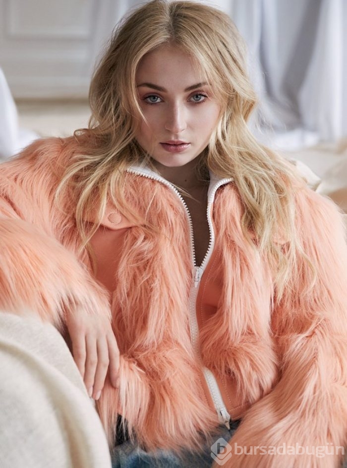 Sophie Turner (Sansa Stark): Akvaryumda yaşıyorum