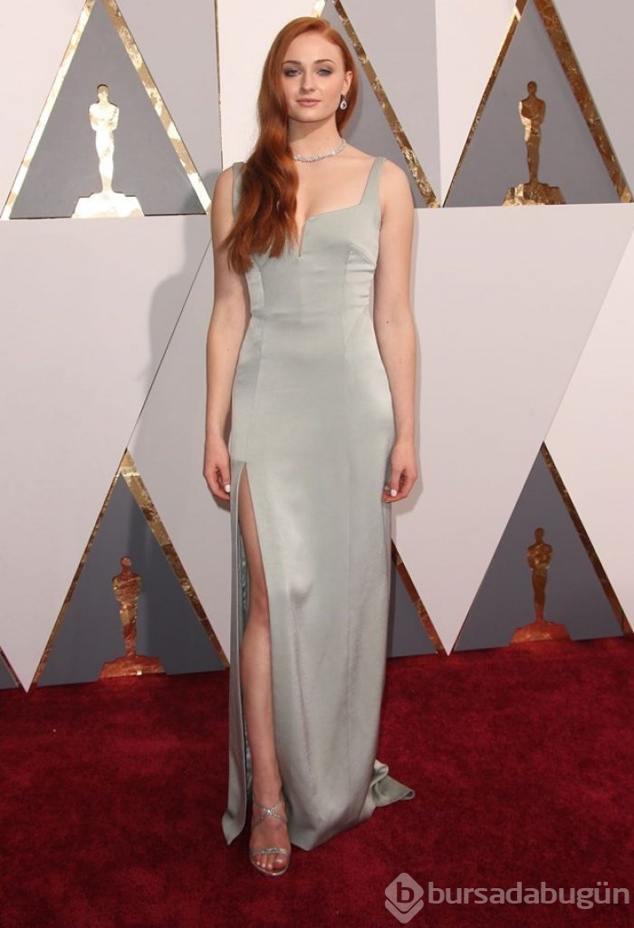 Sophie Turner (Sansa Stark): Akvaryumda yaşıyorum
