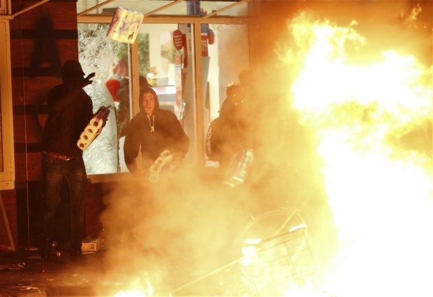 Hamburg'daki G20 protestoları 2. gününde de aralıksız sürdü: Çatışma, yağma, gözaltı