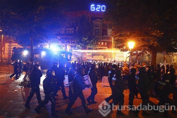 Hamburg'daki G20 protestoları 2. gününde de aralıksız sürdü: Çatışma, yağma, gözaltı