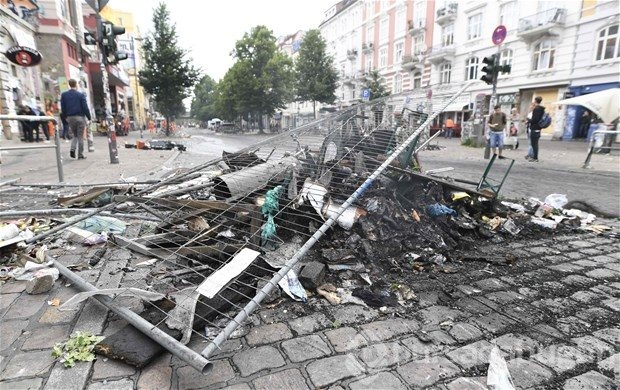 Hamburg'daki G20 protestoları 2. gününde de aralıksız sürdü: Çatışma, yağma, gözaltı