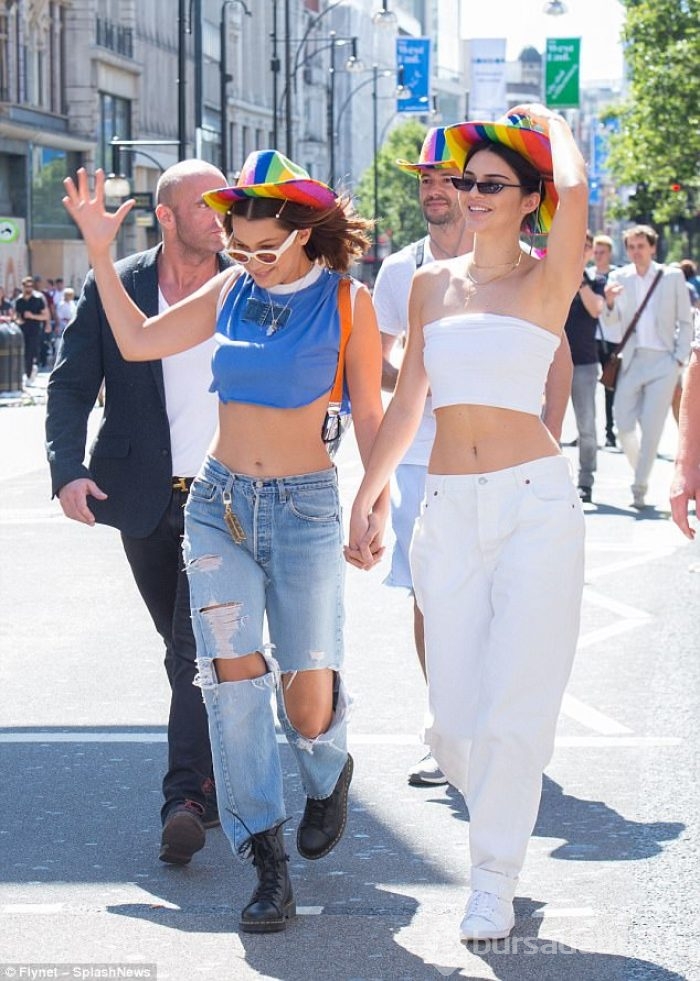 Bella Hadid ve Kendall Jenner Onur Yürüşüne katıldı