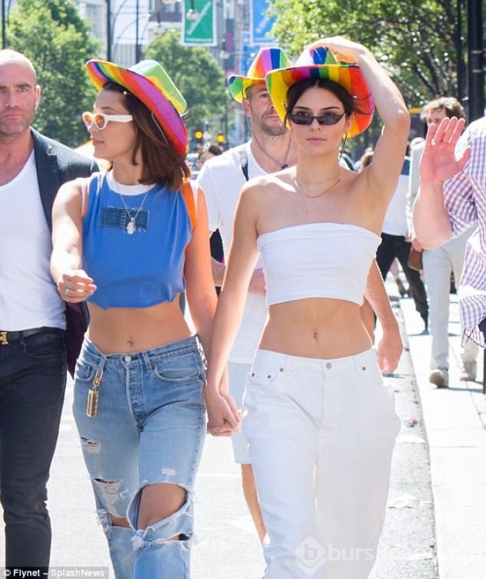 Bella Hadid ve Kendall Jenner Onur Yürüşüne katıldı