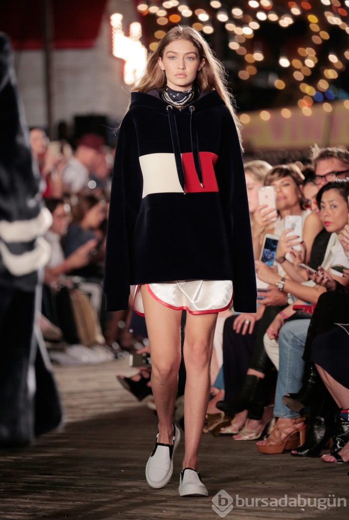 Podyumdan bir Gigi Hadid geçti