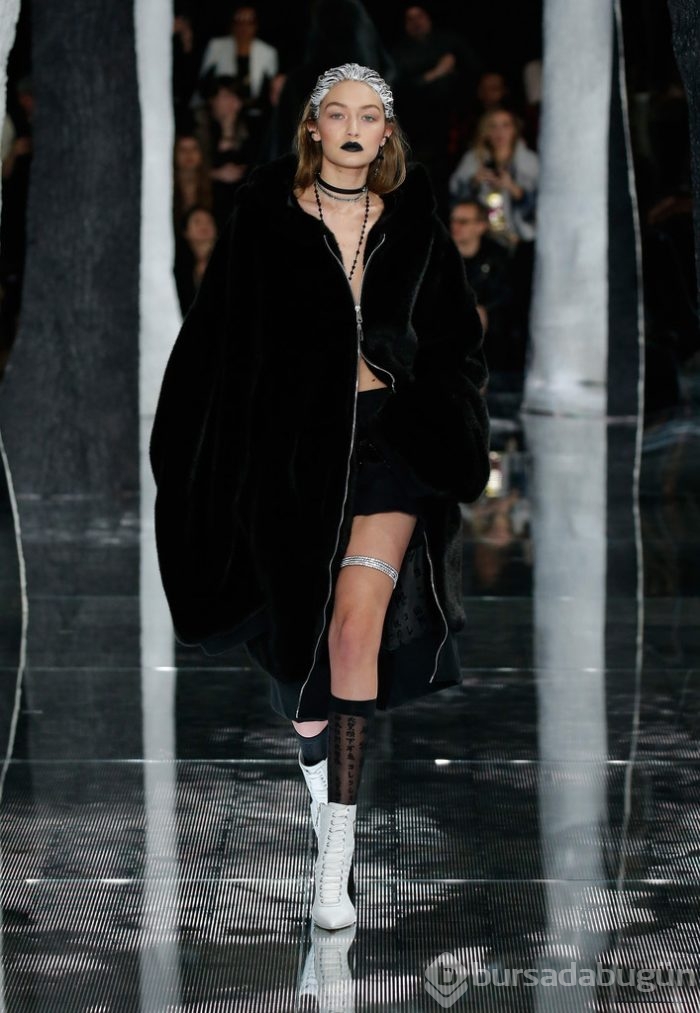 Podyumdan bir Gigi Hadid geçti
