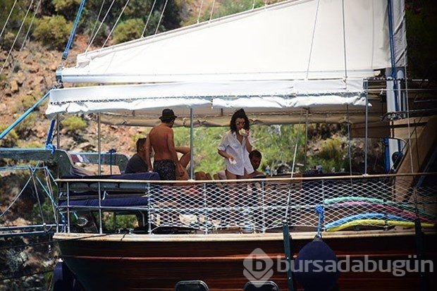 Beren Saat'in pet şişe hassasiyeti