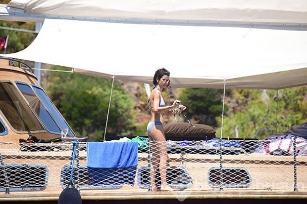 Beren Saat'in pet şişe hassasiyeti