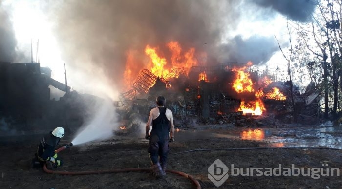 Bursa'da boya fabrikasında yangın çıktı!	