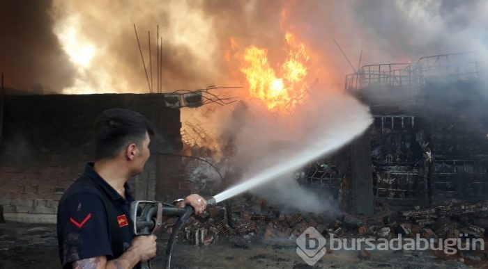 Bursa'da boya fabrikasında yangın çıktı!	