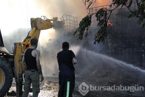 Bursa'da boya fabrikasında yangın çıktı!	