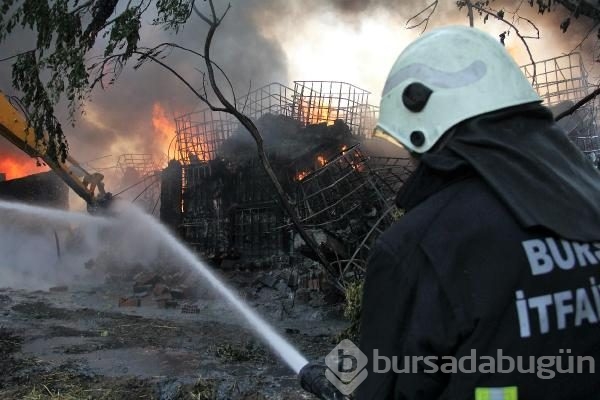 Bursa'da boya fabrikasında yangın çıktı!	
