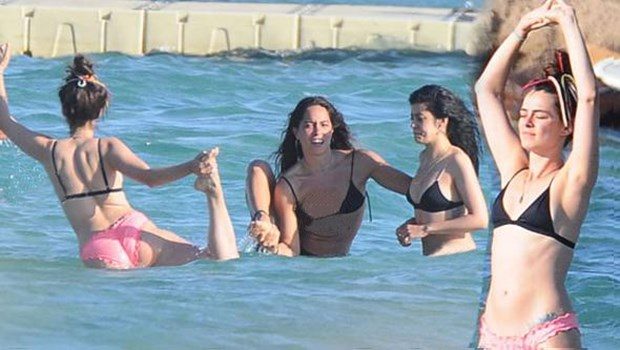 Özge Özpirinçci ve Selin Şekerci'nin deniz yogası