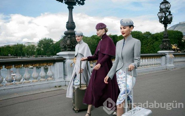 Çin havayolu hosteslerinin haute couture üniformaları