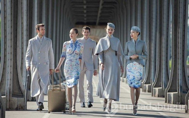 Çin havayolu hosteslerinin haute couture üniformaları