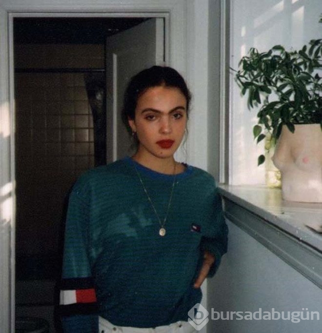 Sosyal medyada dalga geçilen tek kaşlı modele teklif yağıyor