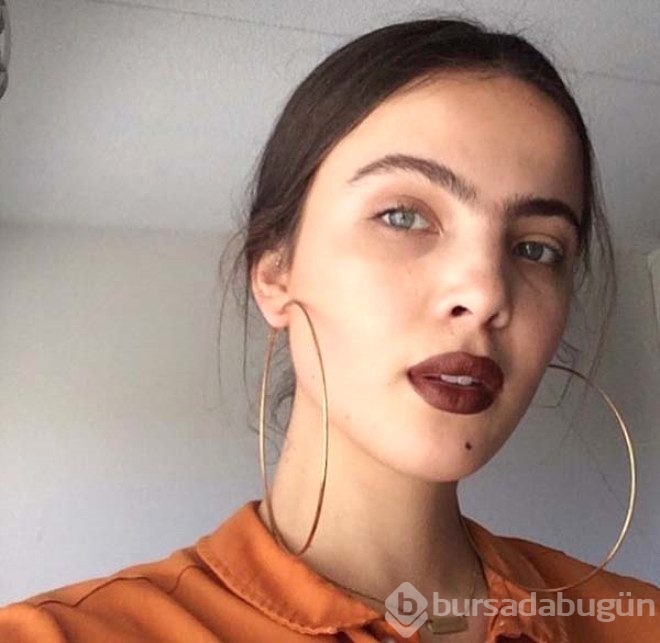 Sosyal medyada dalga geçilen tek kaşlı modele teklif yağıyor