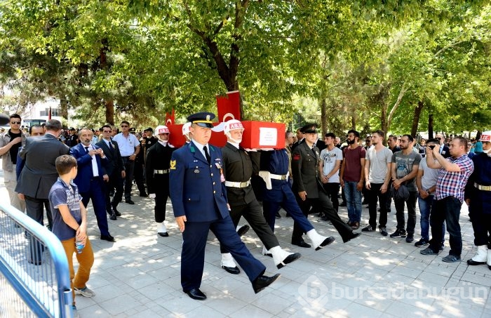 Bursa şehidini son yolculuğuna uğurladı	