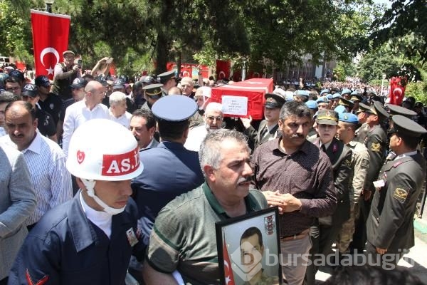 Bursa şehidini son yolculuğuna uğurladı	
