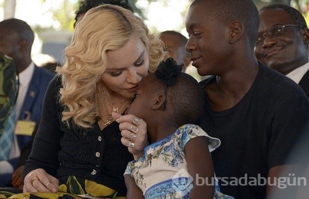 Madonna'dan evlatlık çocuklarının ülkesinde hastane açtı