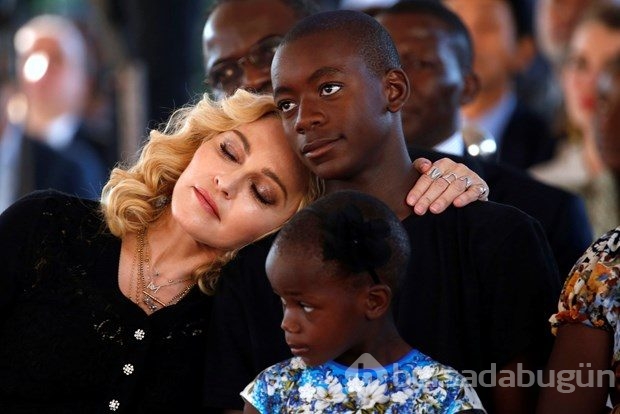 Madonna'dan evlatlık çocuklarının ülkesinde hastane açtı