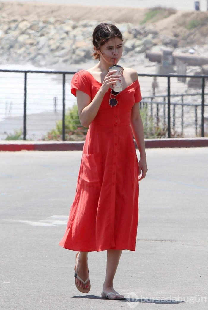 Selena Gomez, makyajsız görüntülendi