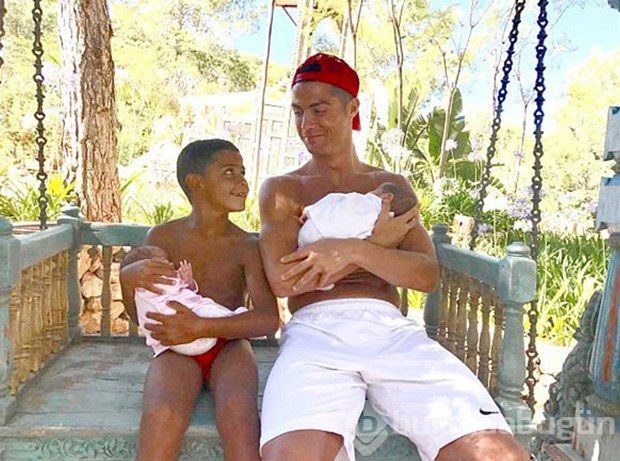 Ronaldo ailesi tatilde