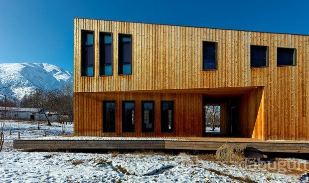 Kutluğ Ataman'ın Erzincan'daki evi iki uluslararası mimari ödül kazandı