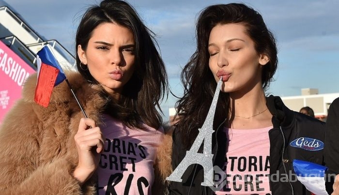 Seksi ikili tatil pozlarıyla büyüledi!