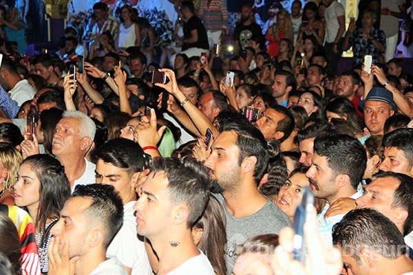 Yıldız Tilbe üzdü