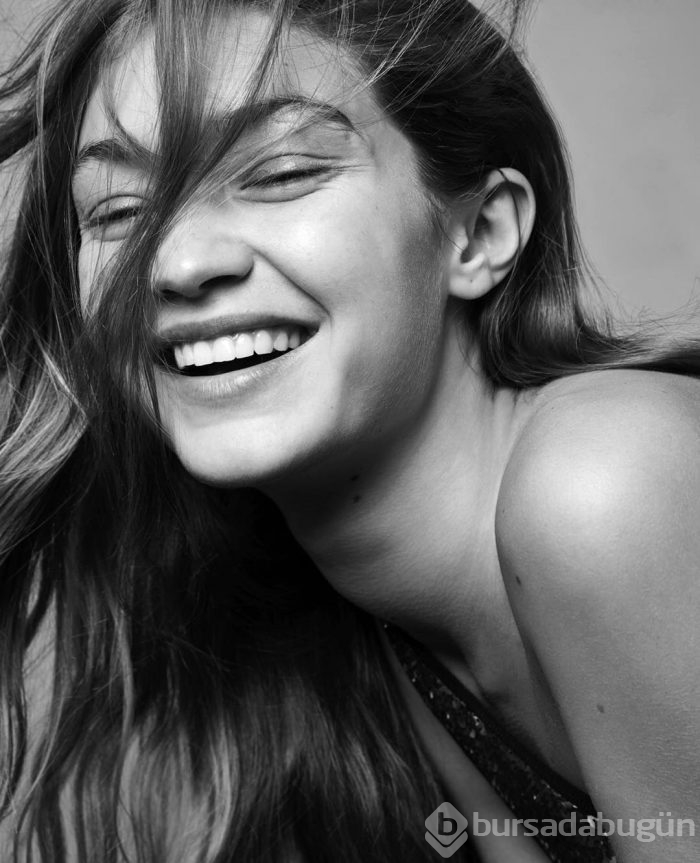 Gigi Hadid Kısacık Saçlarıyla Poz Verdi!