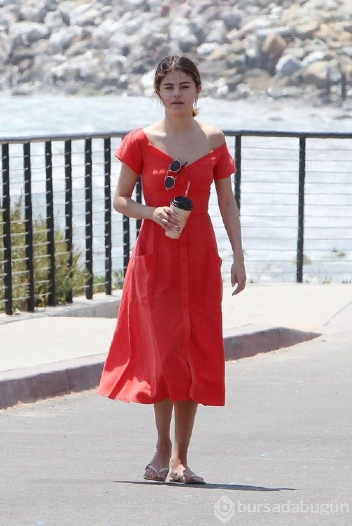 Selena Gomez'i makyajsız görenler tanıyamadı!