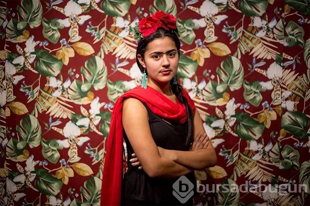 Frida Kahlo'yu taklitleriyle andı