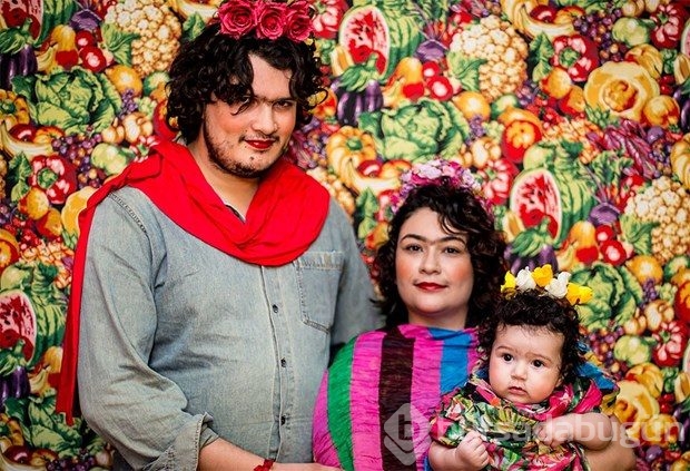 Frida Kahlo'yu taklitleriyle andı