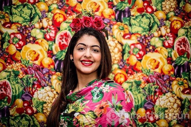 Frida Kahlo'yu taklitleriyle andı