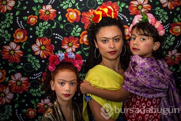 Frida Kahlo'yu taklitleriyle andı