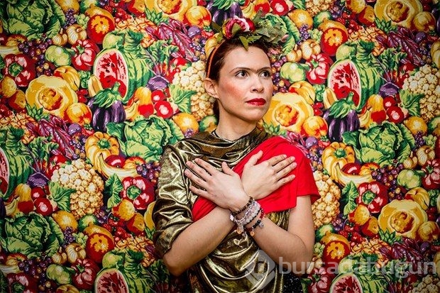 Frida Kahlo'yu taklitleriyle andı
