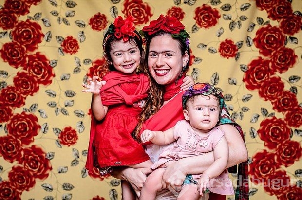 Frida Kahlo'yu taklitleriyle andı
