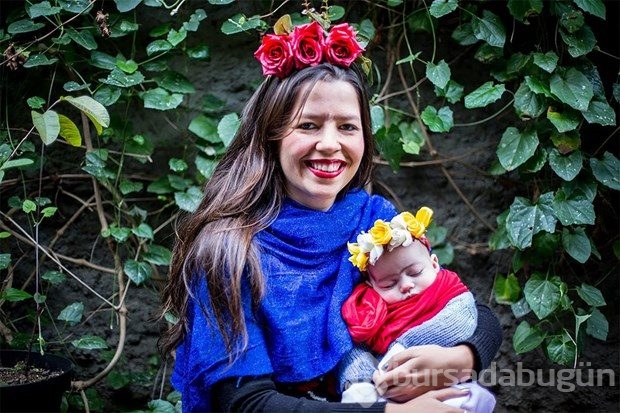 Frida Kahlo'yu taklitleriyle andı